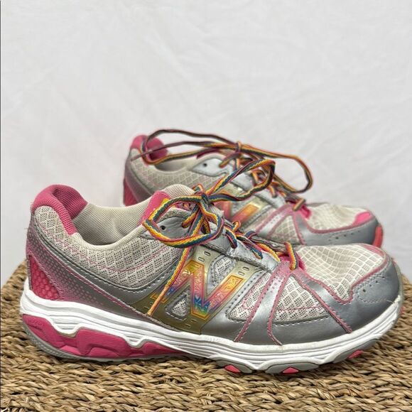 New Balance 689 Girls Rainbow Logo Athletic Running Sneakers - Picture 2 of 5